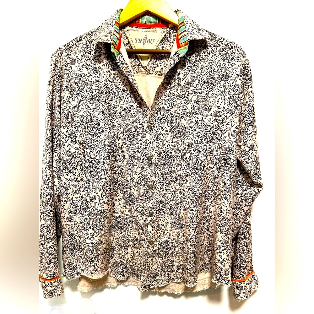 Tribu pale pink with black ancient shaman print L/S wrinkle free Men’s shirt M